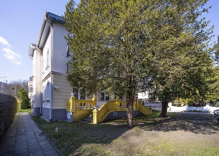 Apartament Secret Garden 150 M From The By Renters *